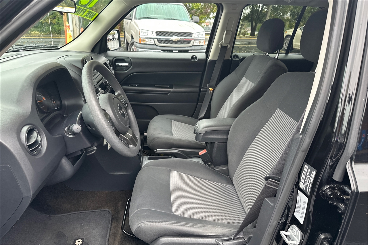 Jeep Patriot Sport 4D SUV FWD 2015 Jeep Patriot Sport 4D SUV FWD 2015