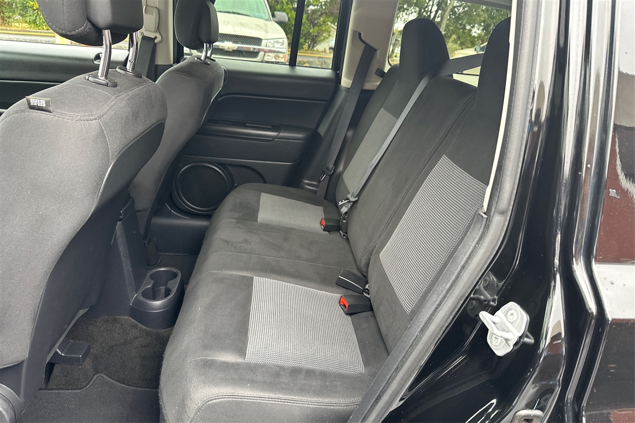 Jeep Patriot Sport 4D SUV FWD 2015 Jeep Patriot Sport 4D SUV FWD 2015