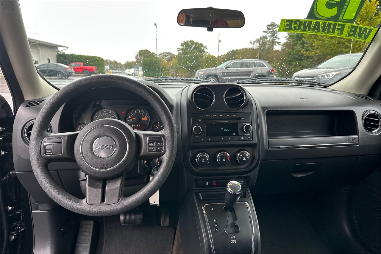 Jeep Patriot Sport 4D SUV FWD 2015 Jeep Patriot Sport 4D SUV FWD 2015