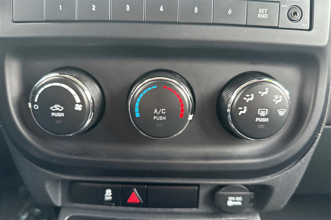 Jeep Patriot Sport 4D SUV FWD 2015 Jeep Patriot Sport 4D SUV FWD 2015