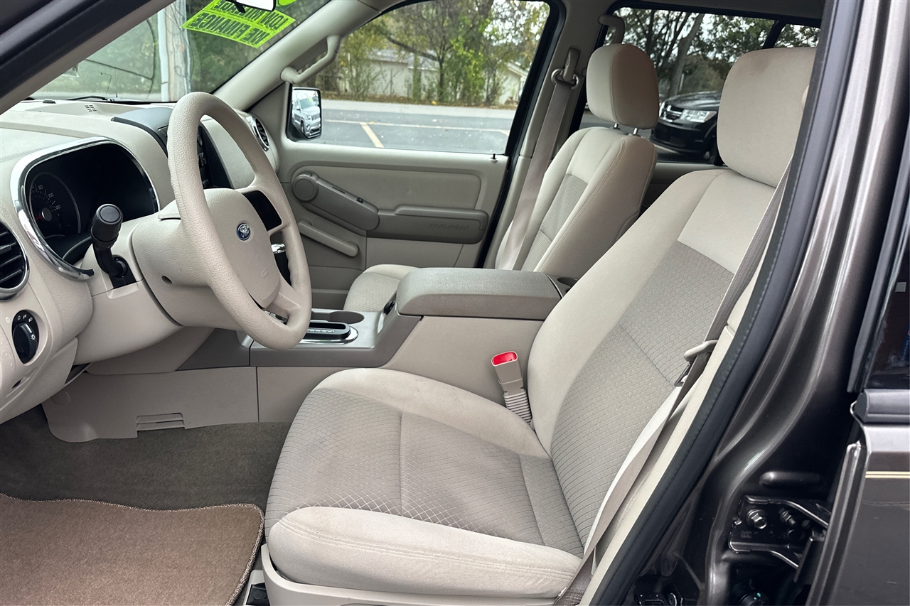 Ford Explorer XLS 4D SUV 4WD 2006 Ford Explorer XLS 4D SUV 4WD 2006