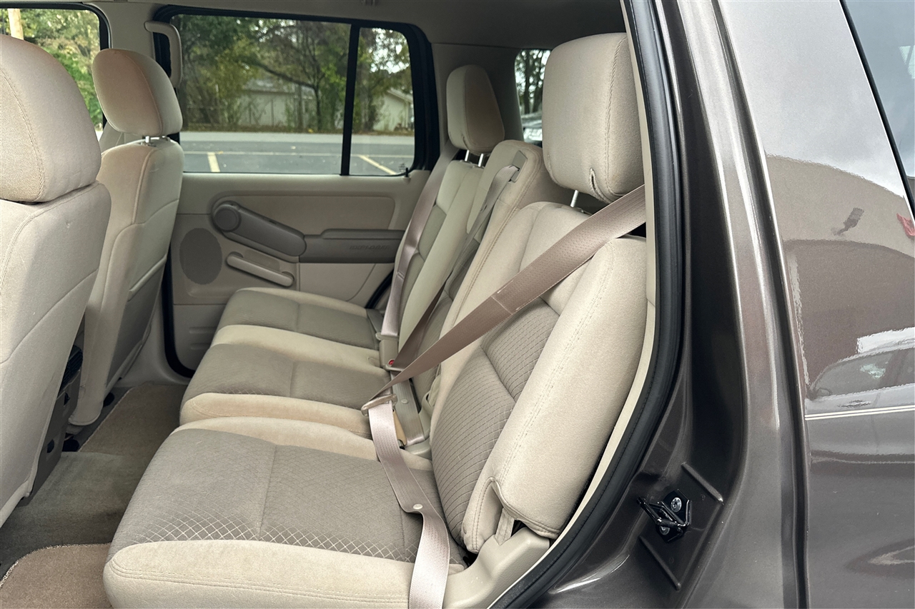 Ford Explorer XLS 4D SUV 4WD 2006 Ford Explorer XLS 4D SUV 4WD 2006