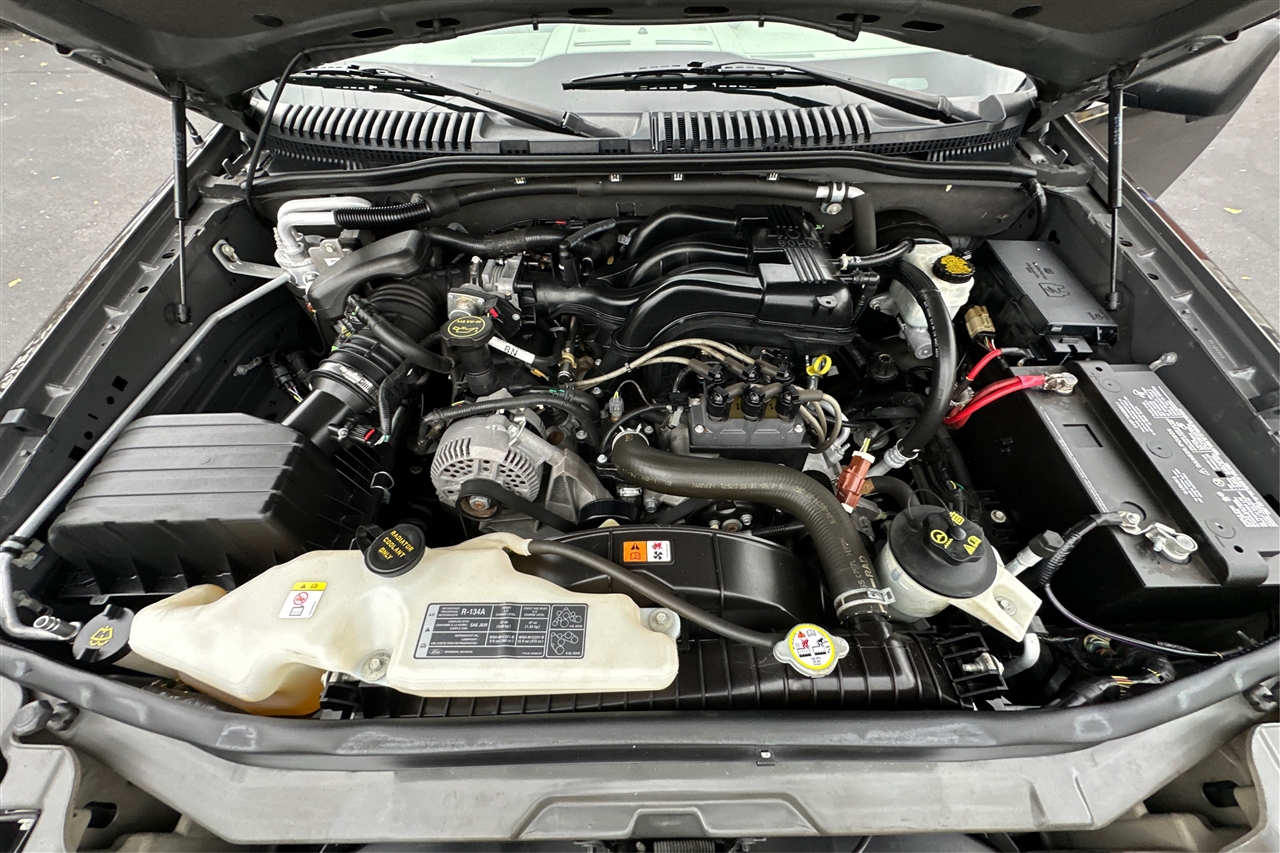 Ford Explorer XLS 4D SUV 4WD 2006 Ford Explorer XLS 4D SUV 4WD 2006