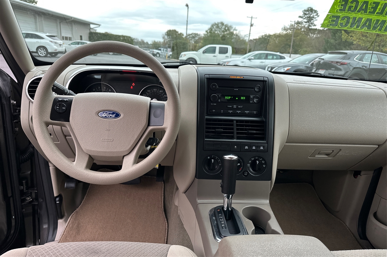 Ford Explorer XLS 4D SUV 4WD 2006 Ford Explorer XLS 4D SUV 4WD 2006