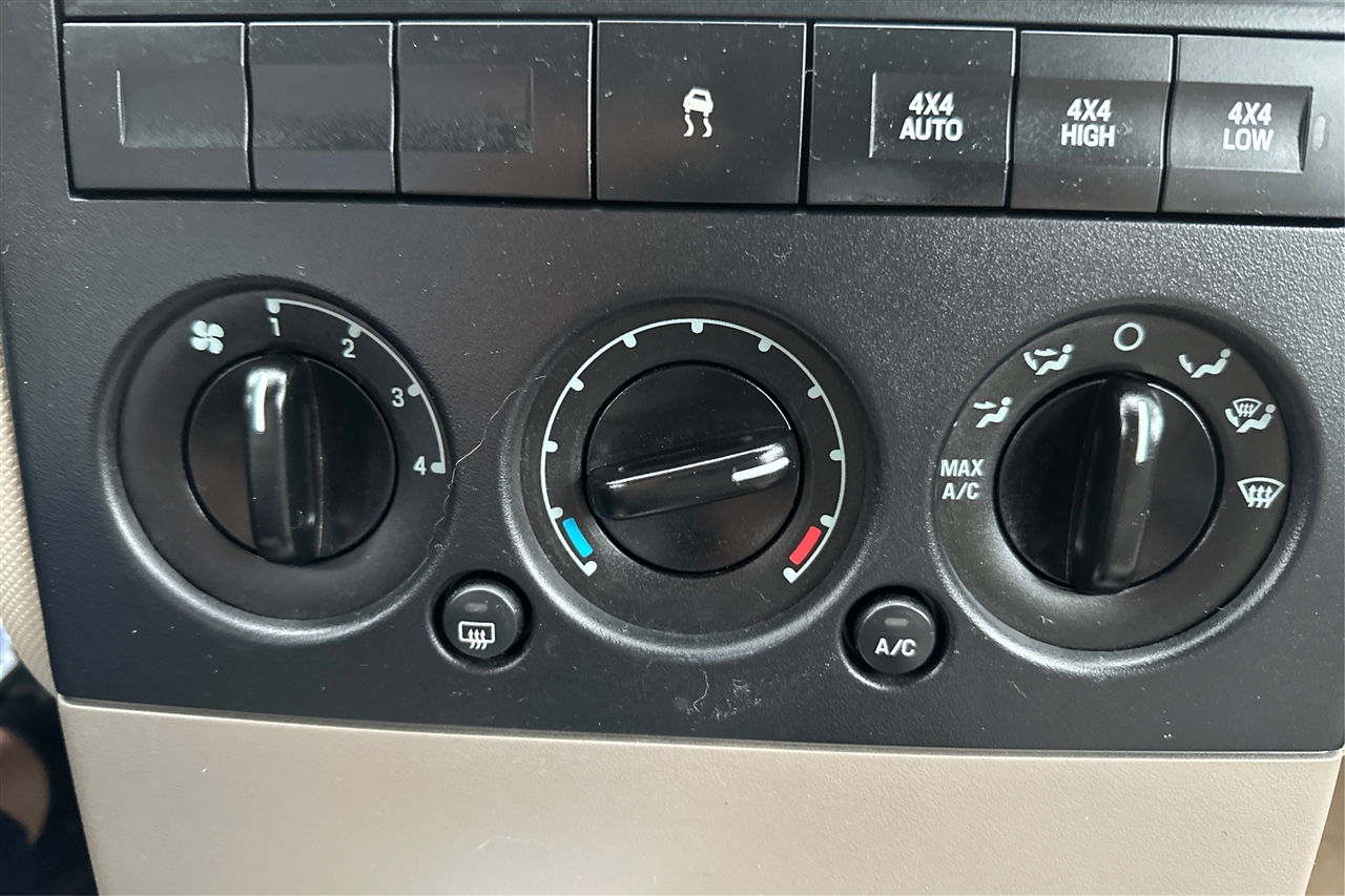 Ford Explorer XLS 4D SUV 4WD 2006 Ford Explorer XLS 4D SUV 4WD 2006