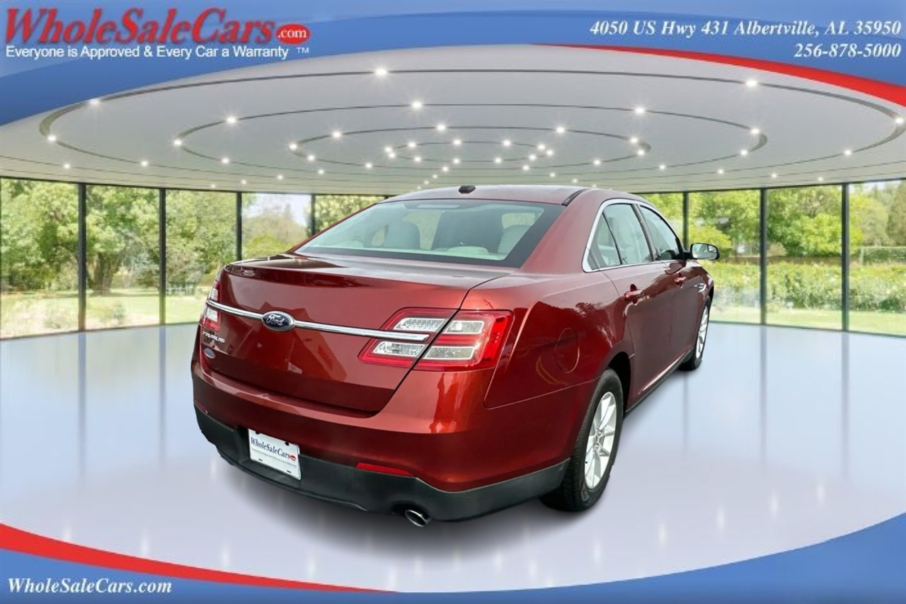2014 Ford Taurus SE's photo