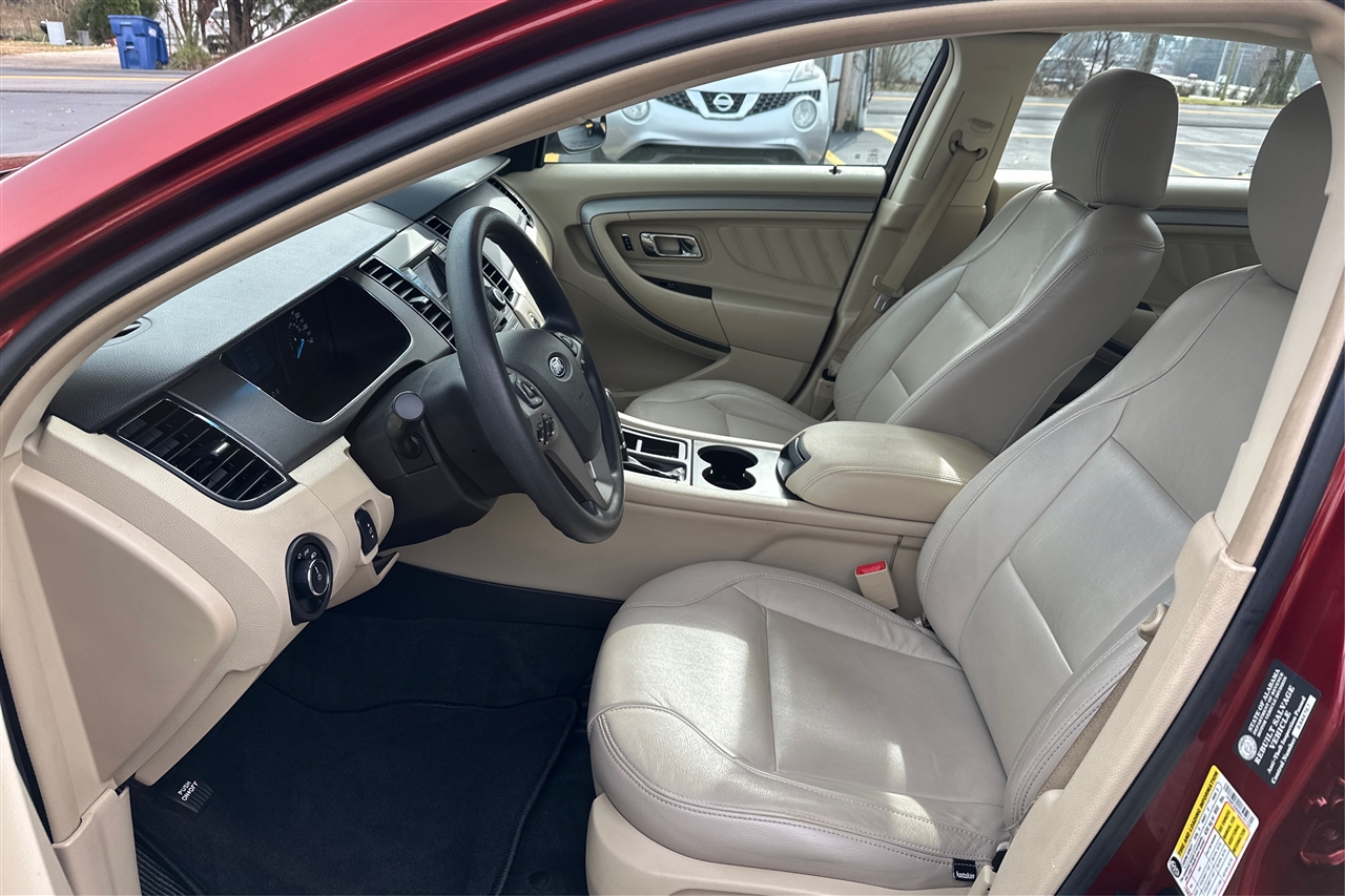 Ford Taurus SE 4D Sedan 2014