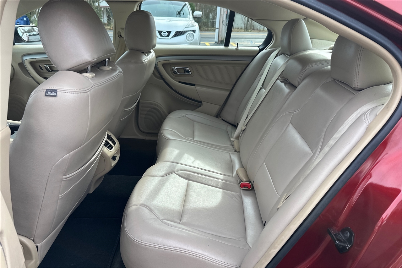 Ford Taurus SE 4D Sedan 2014