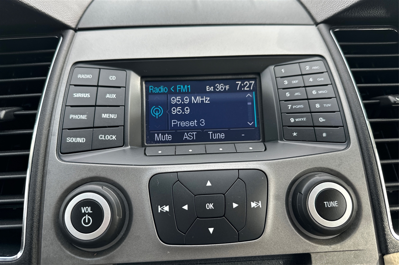 Ford Taurus SE 4D Sedan 2014