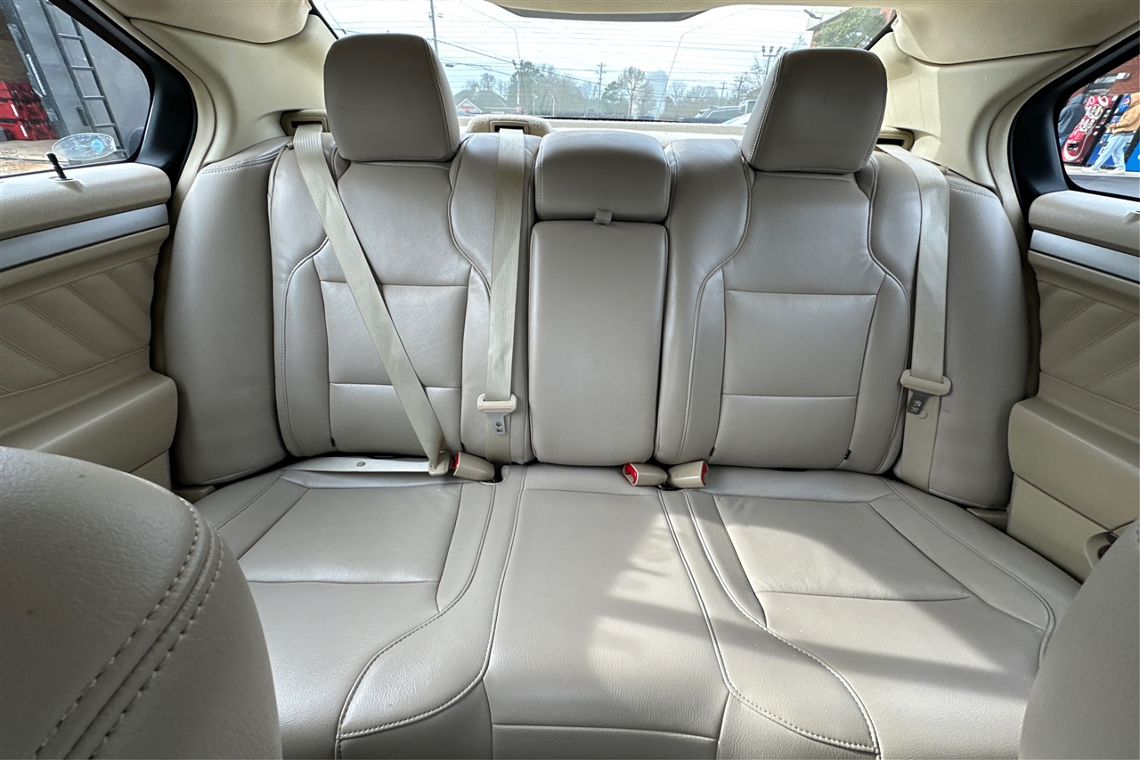 Ford Taurus SE 4D Sedan 2014