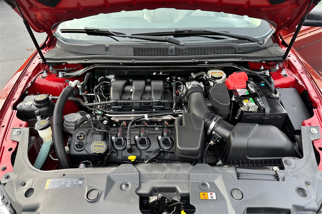 Ford Taurus SE 4D Sedan 2014