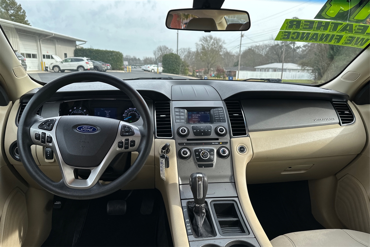 Ford Taurus SE 4D Sedan 2014