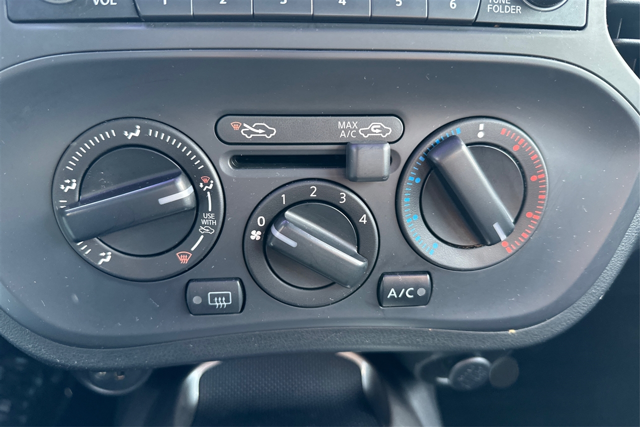 Nissan Juke S 4D Hatchback 2017