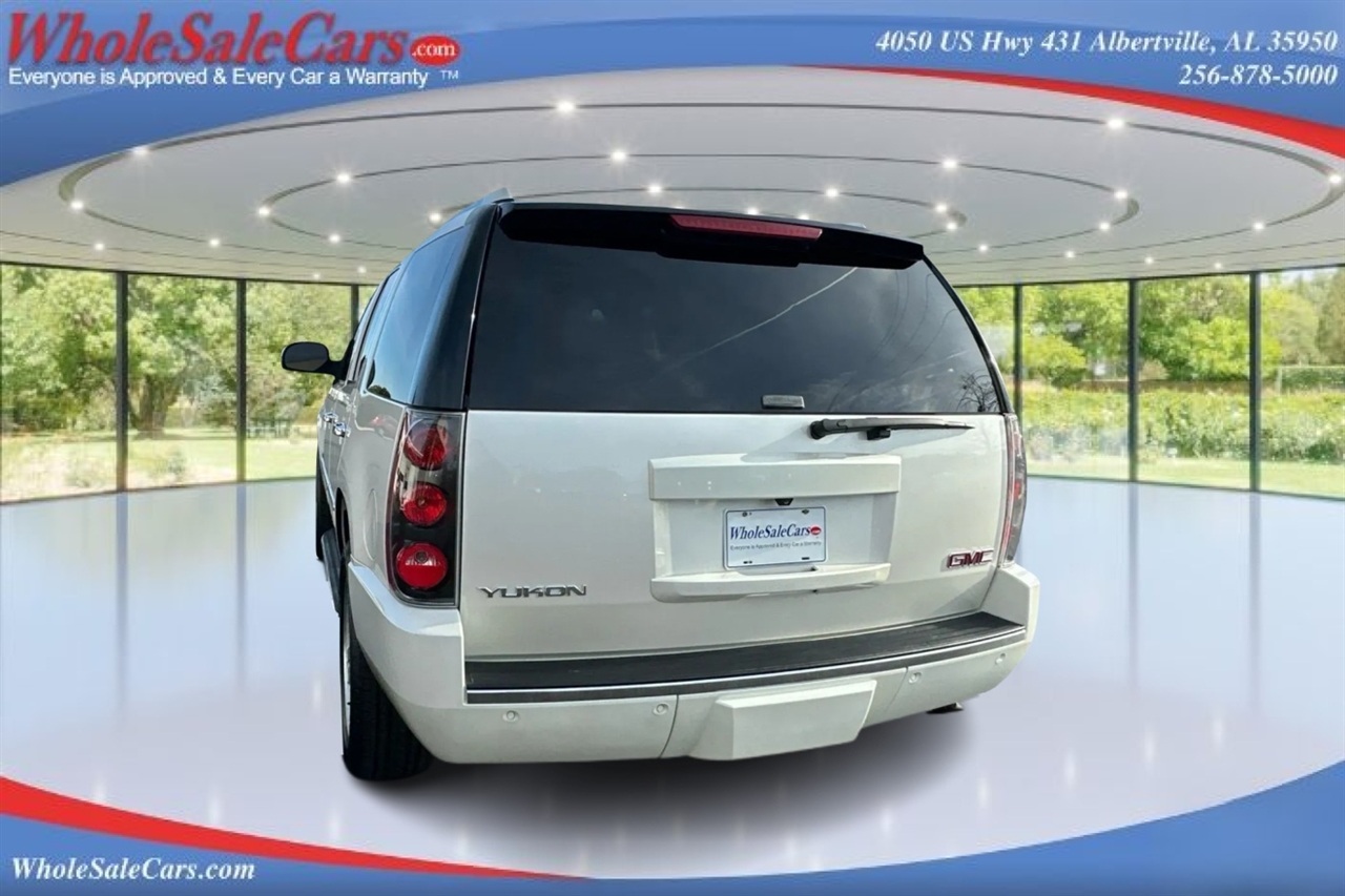 GMC Yukon Denali 4D SUV AWD 2013
