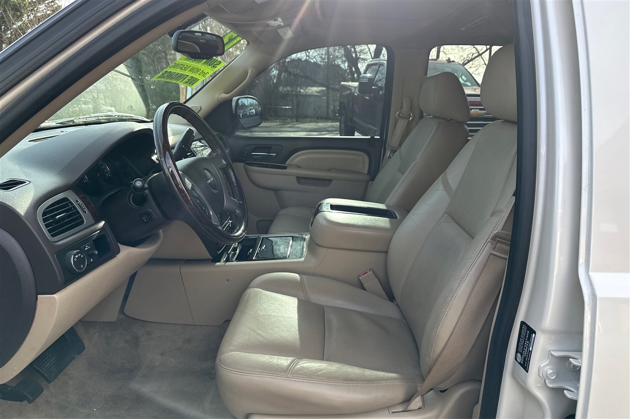 GMC Yukon Denali 4D SUV AWD 2013