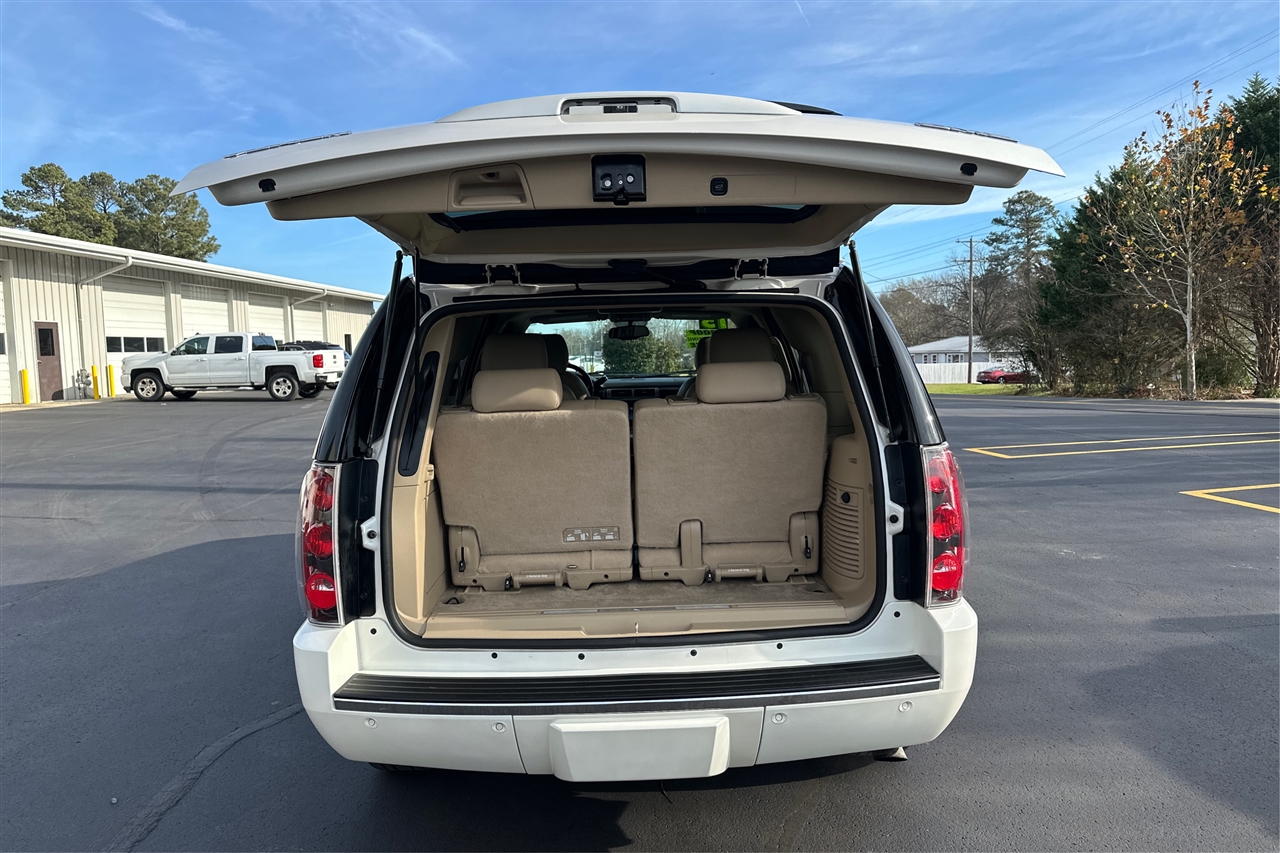 GMC Yukon Denali 4D SUV AWD 2013