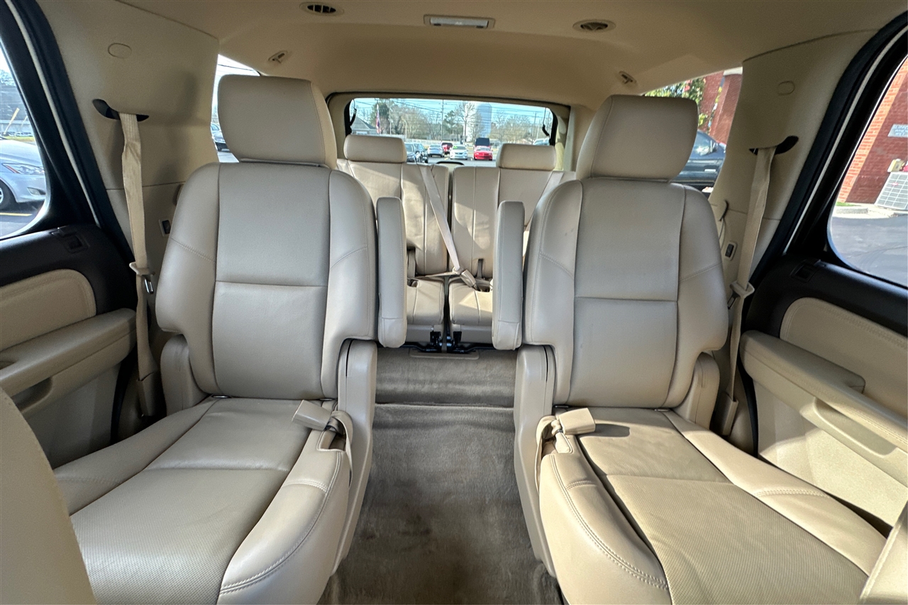 GMC Yukon Denali 4D SUV AWD 2013