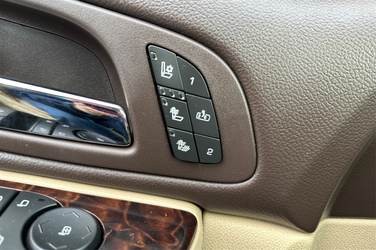 GMC Yukon Denali 4D SUV AWD 2013