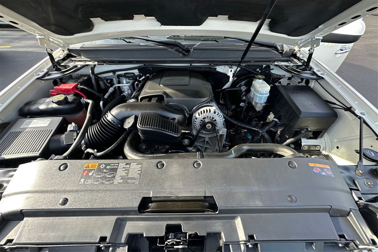 GMC Yukon Denali 4D SUV AWD 2013