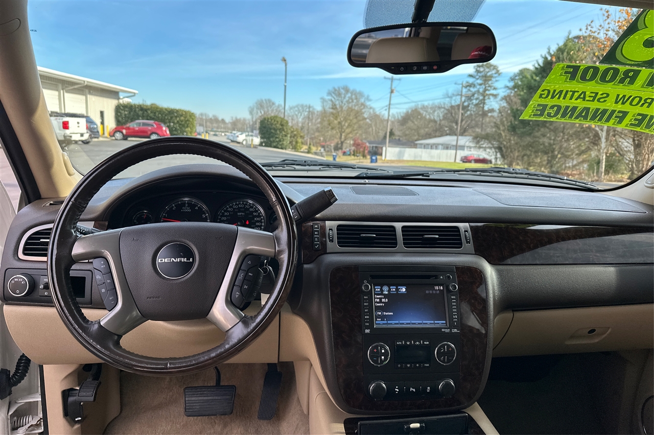 GMC Yukon Denali 4D SUV AWD 2013