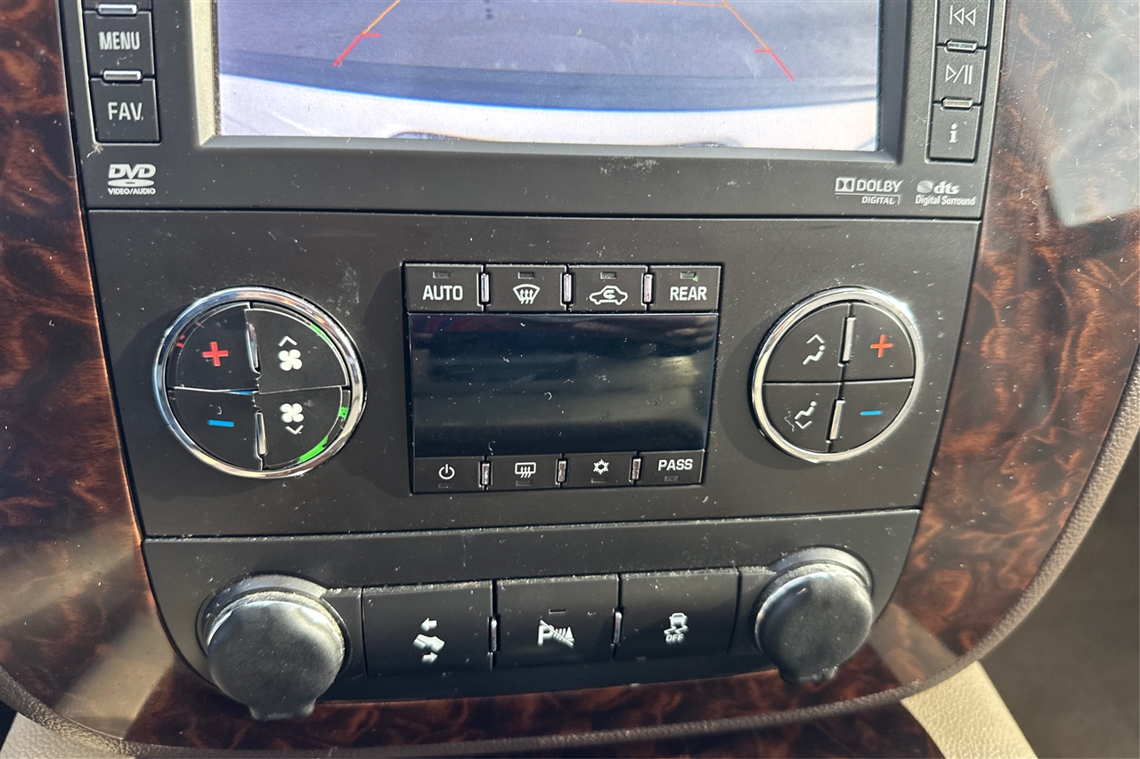 GMC Yukon Denali 4D SUV AWD 2013