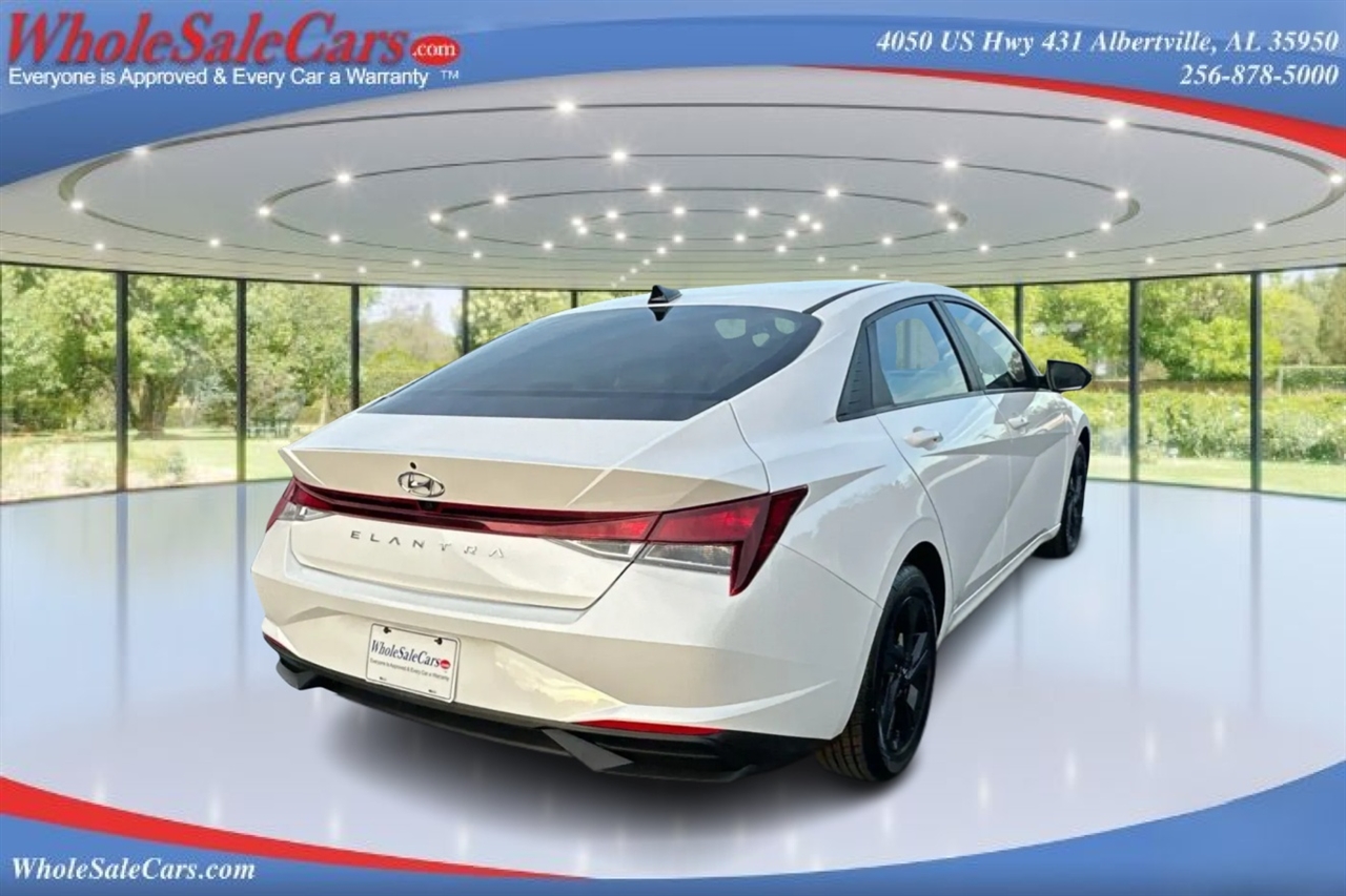 Hyundai Elantra SEL 4D Sedan at 2023