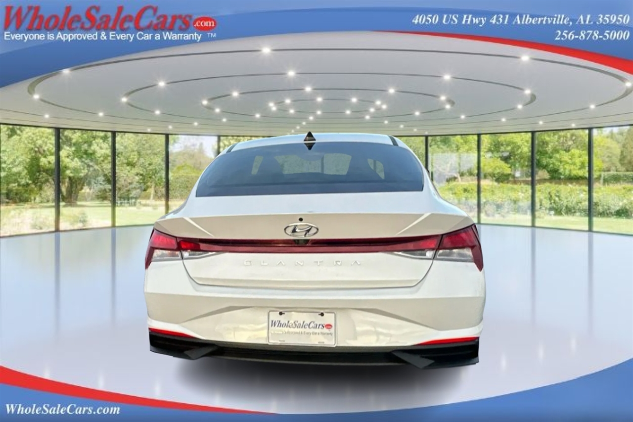 Hyundai Elantra SEL 4D Sedan at 2023