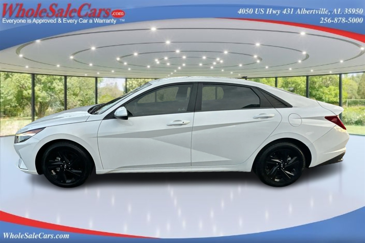 Hyundai Elantra SEL 4D Sedan at 2023