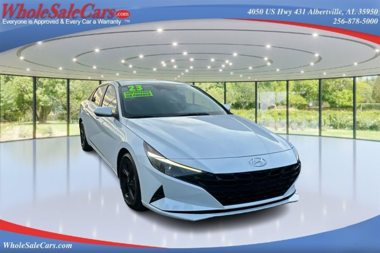 Hyundai Elantra SEL 4D Sedan at 2023