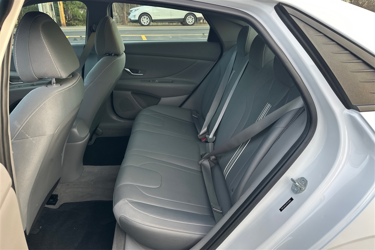 Hyundai Elantra SEL 4D Sedan at 2023