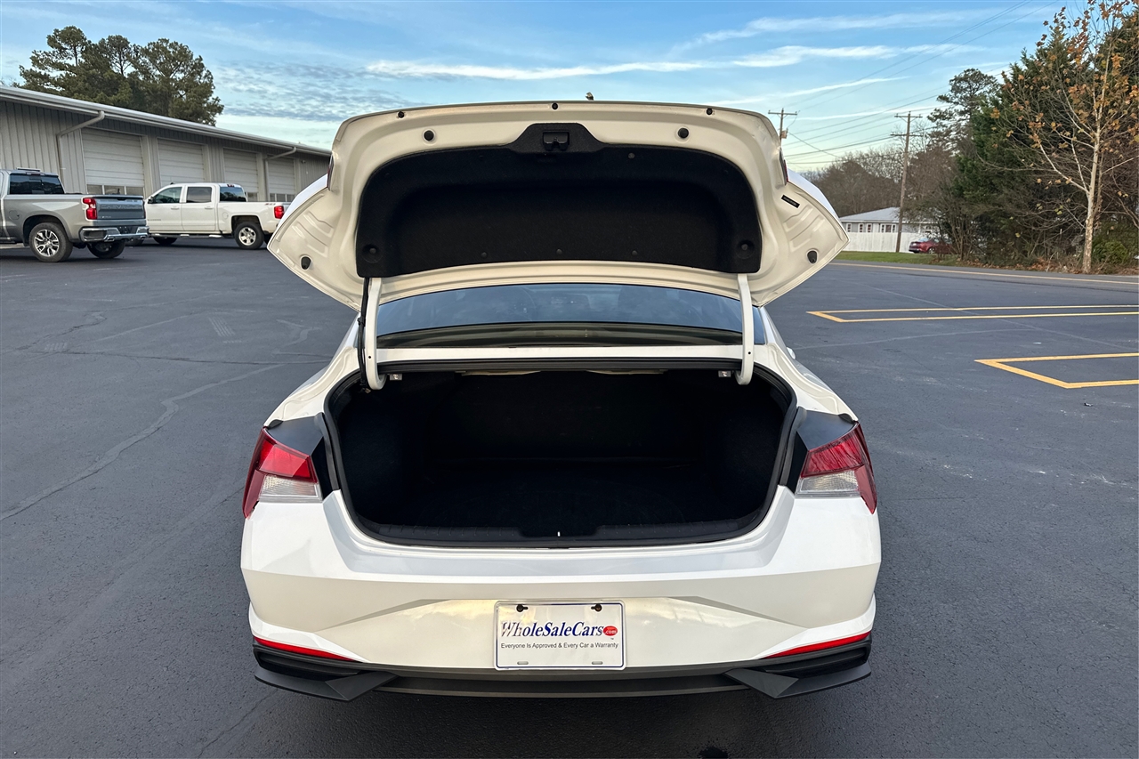 Hyundai Elantra SEL 4D Sedan at 2023