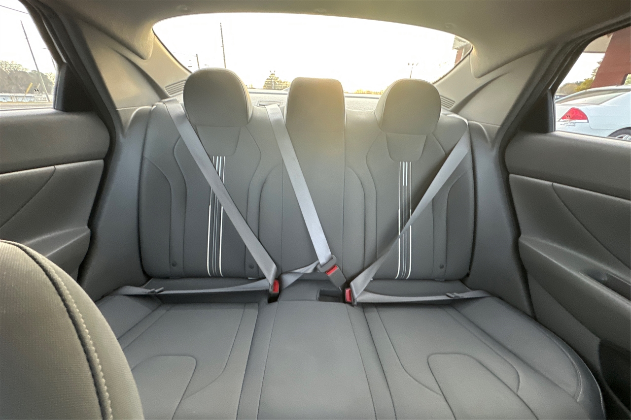 Hyundai Elantra SEL 4D Sedan at 2023