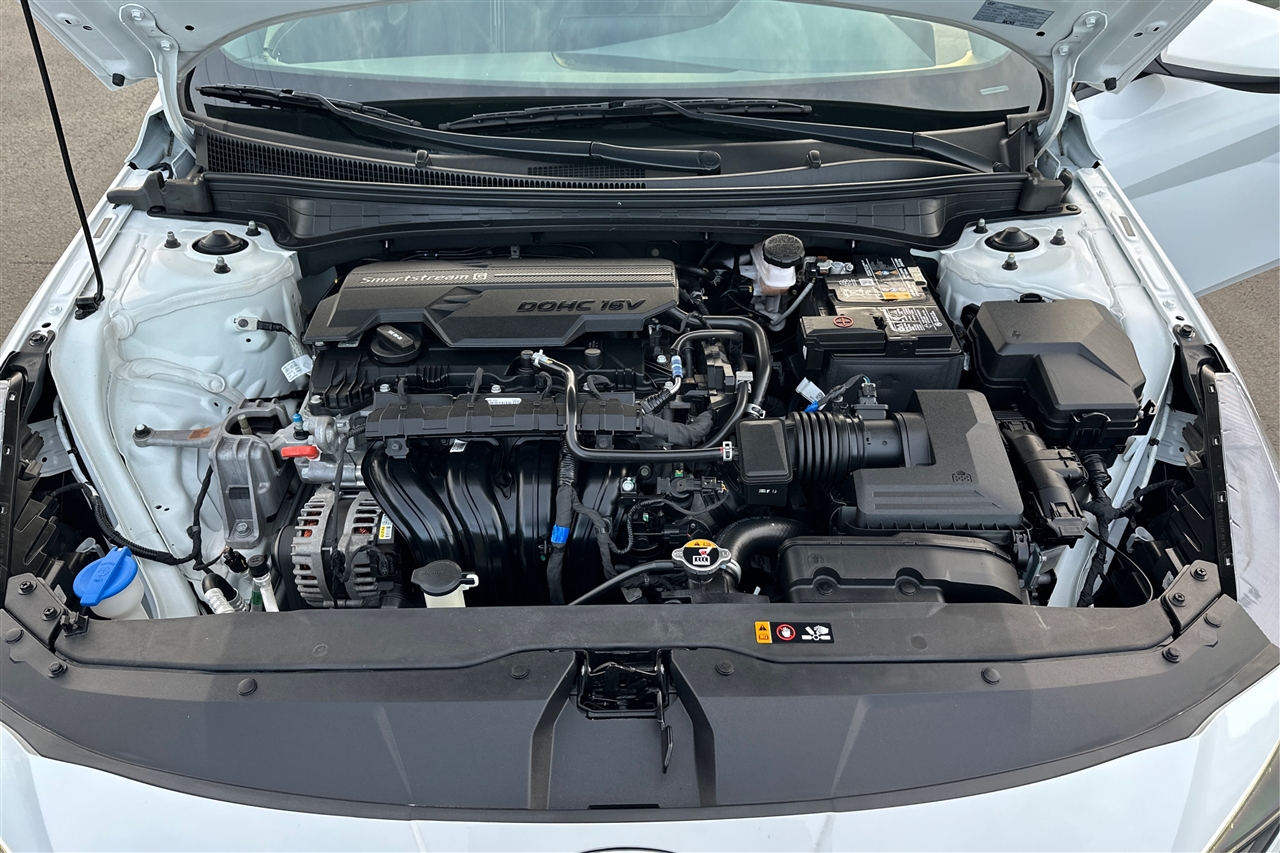 Hyundai Elantra SEL 4D Sedan at 2023