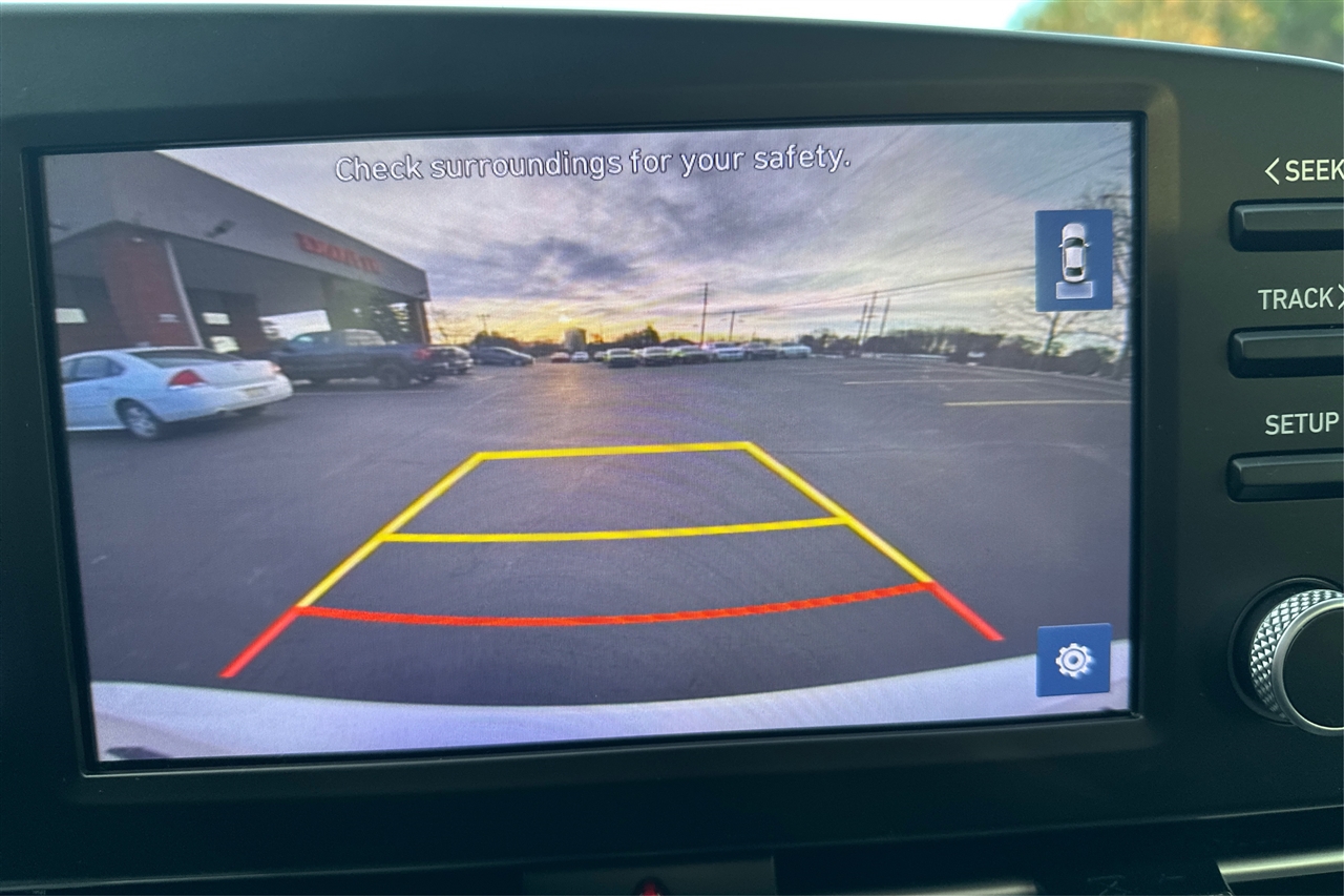 Hyundai Elantra SEL 4D Sedan at 2023