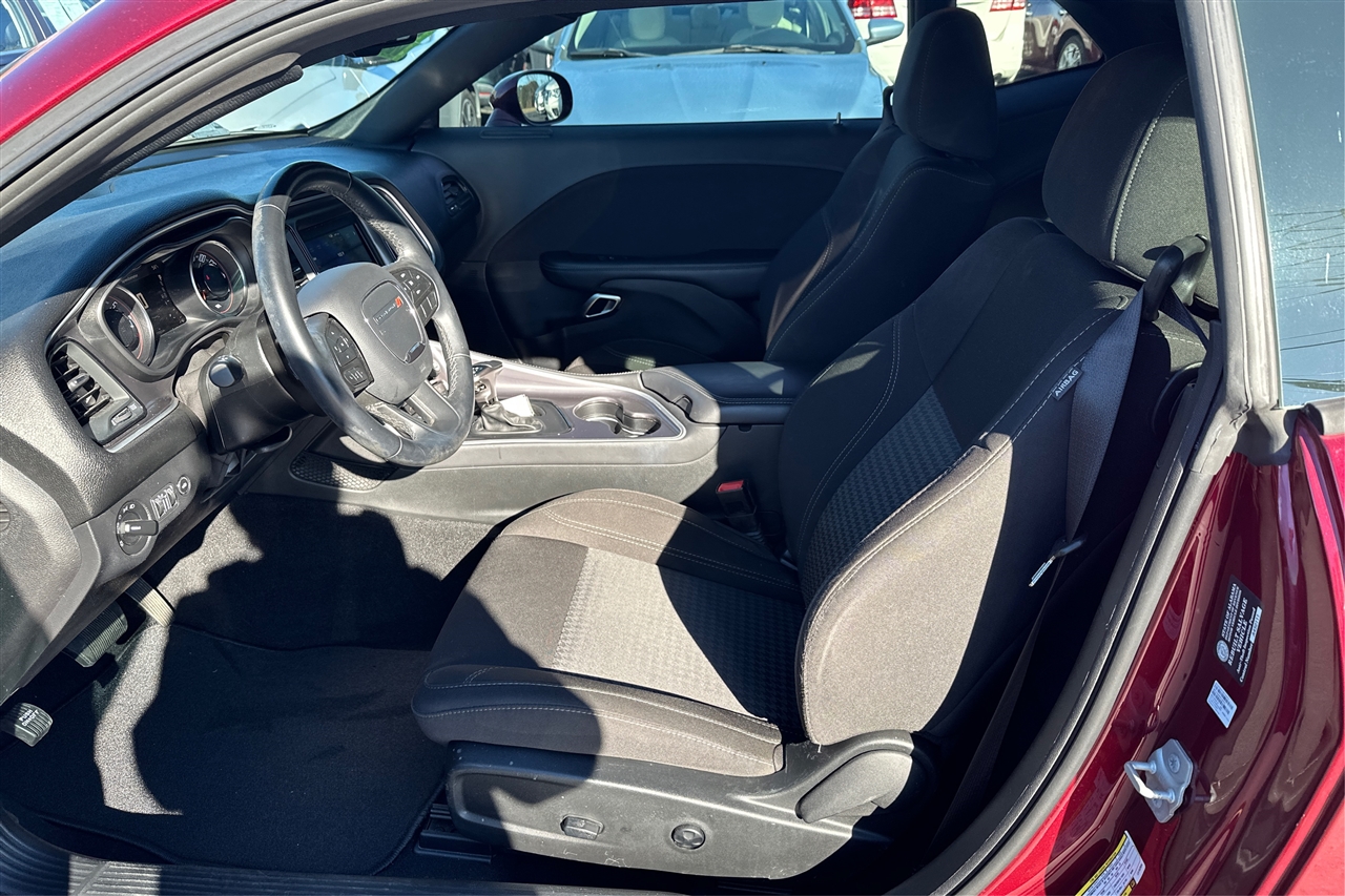 Dodge Challenger SXT 2D Coupe 2020