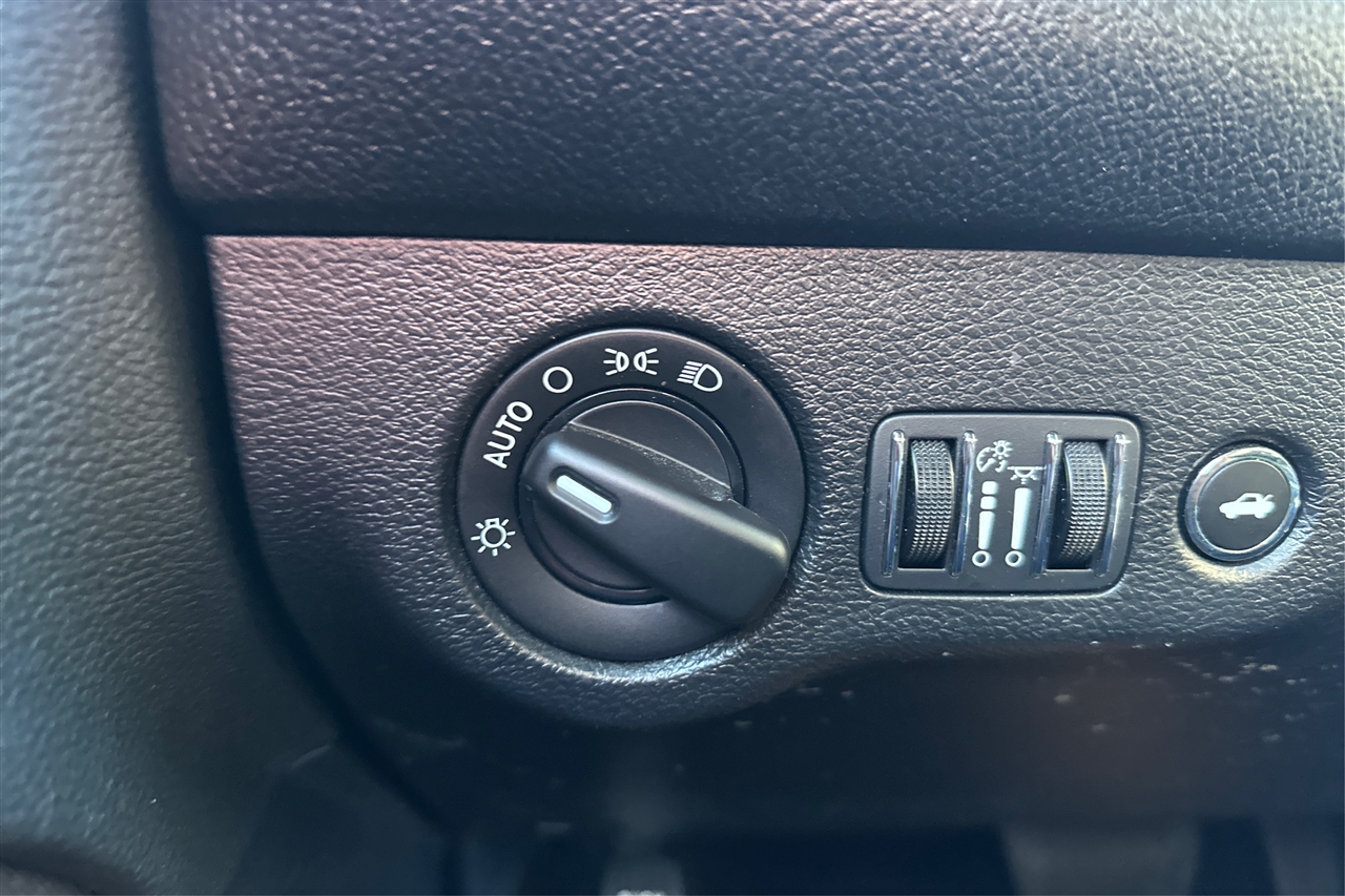 Dodge Challenger SXT 2D Coupe 2020