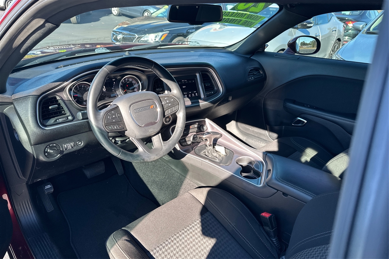 Dodge Challenger SXT 2D Coupe 2020