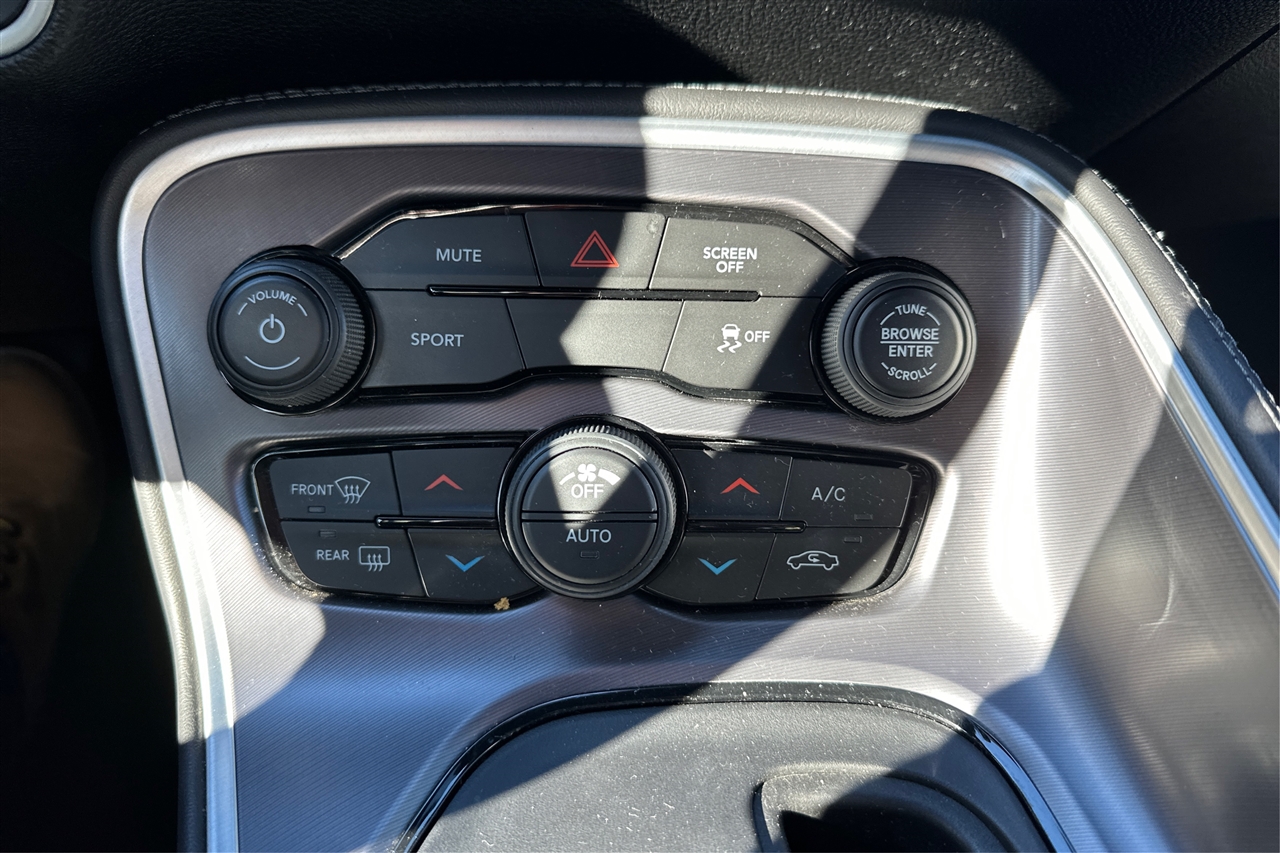 Dodge Challenger SXT 2D Coupe 2020