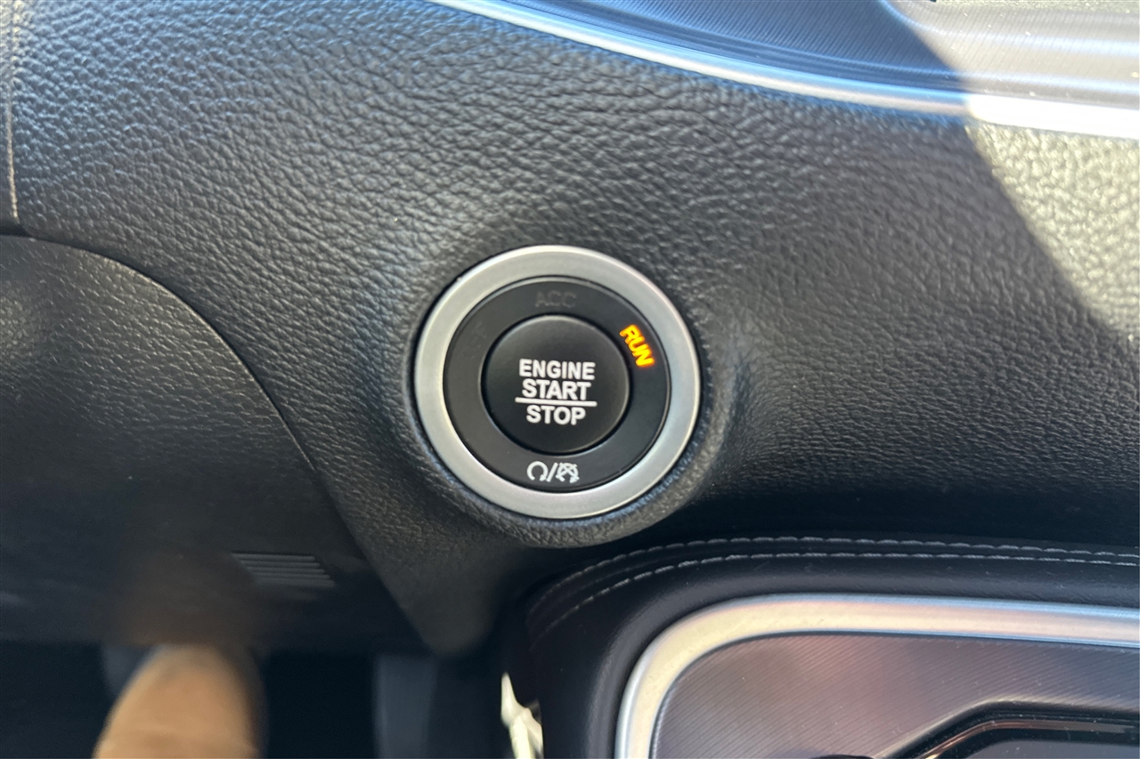 Dodge Challenger SXT 2D Coupe 2020