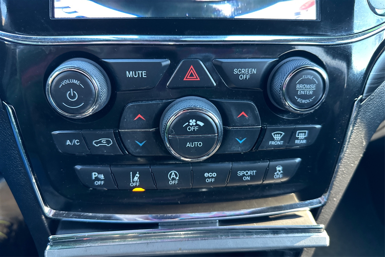 Jeep Grand Cherokee Laredo 4D SUV 4WD 2021