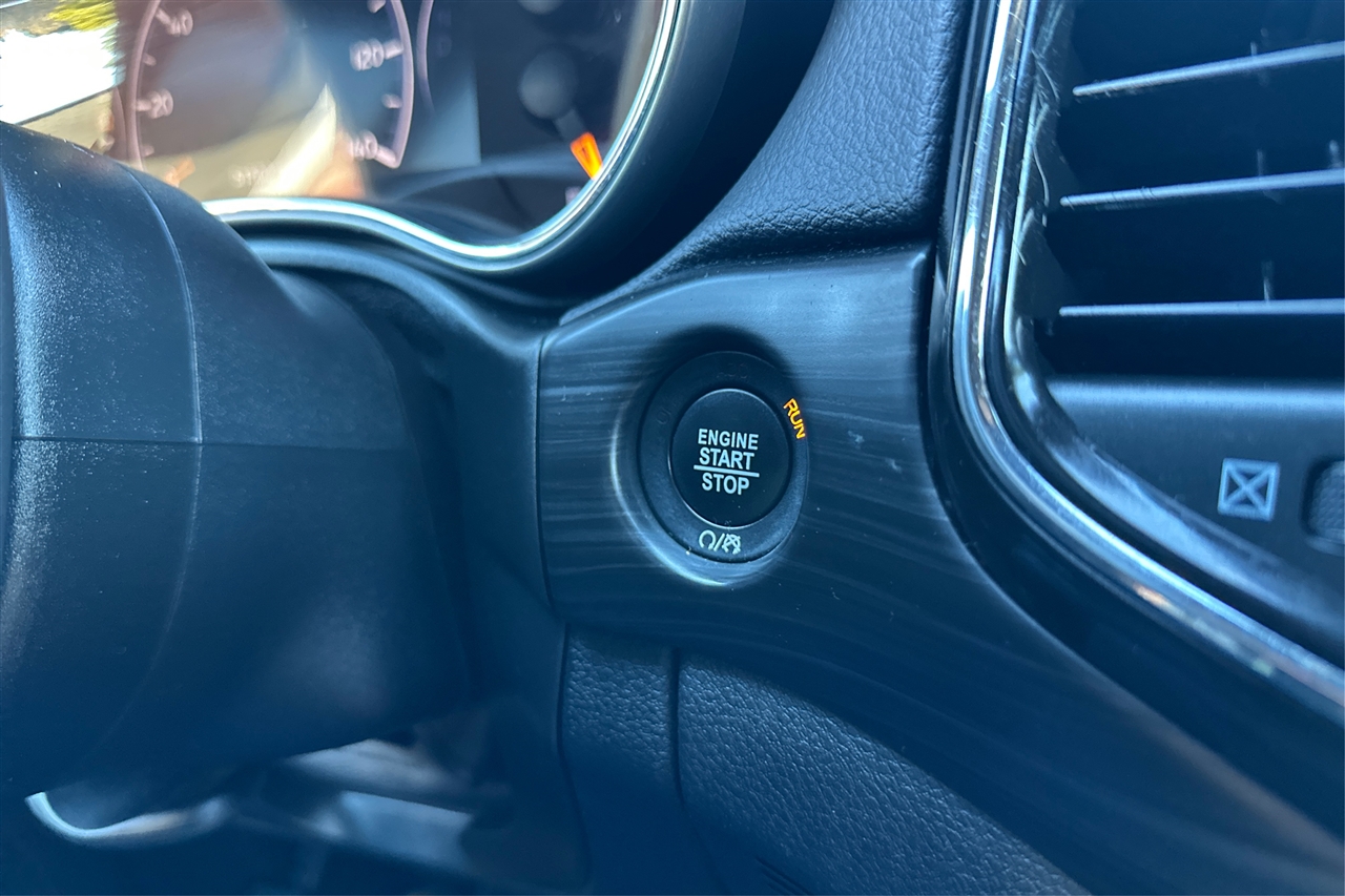 Jeep Grand Cherokee Laredo 4D SUV 4WD 2021