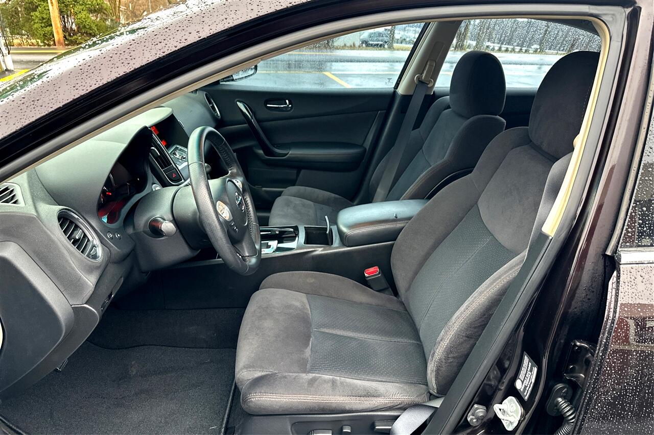 Nissan Maxima S 4D Sedan 2011