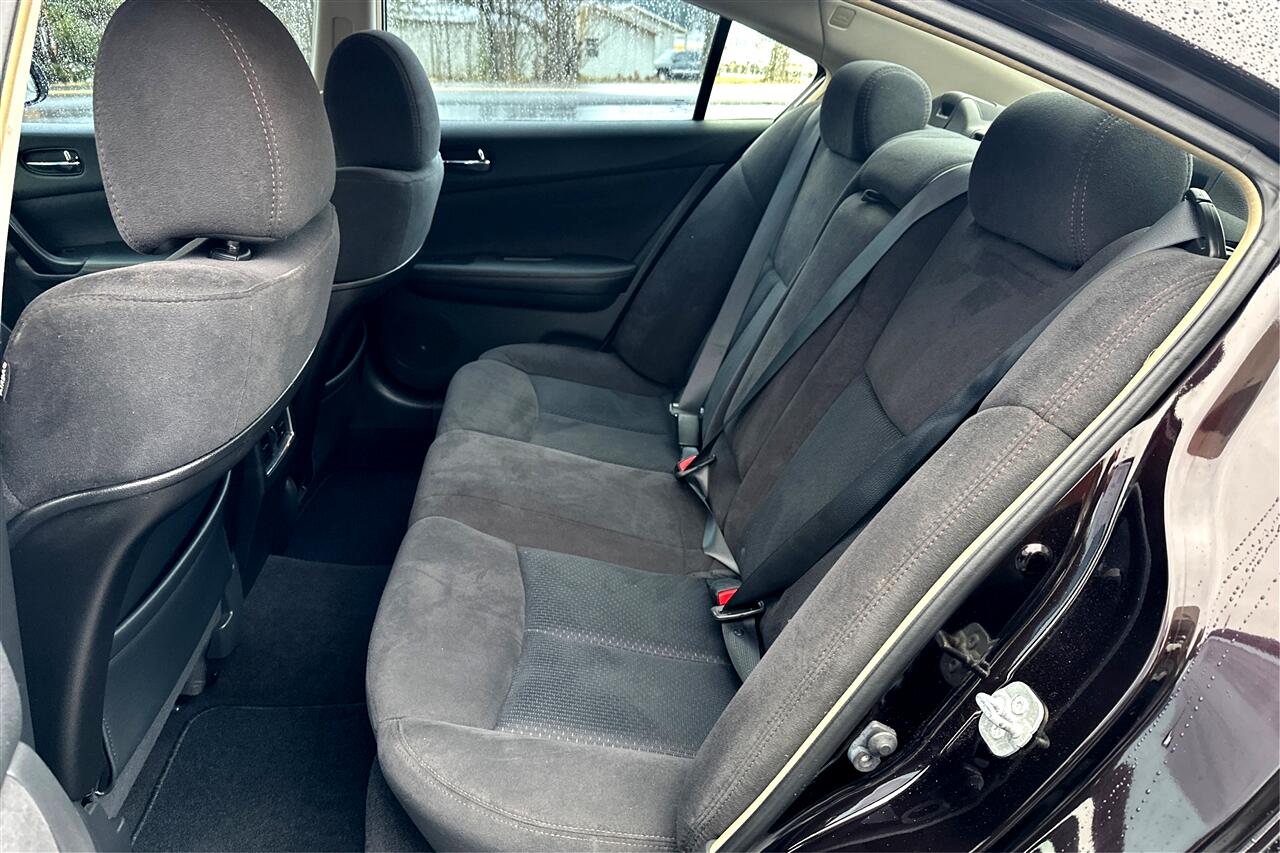 Nissan Maxima S 4D Sedan 2011