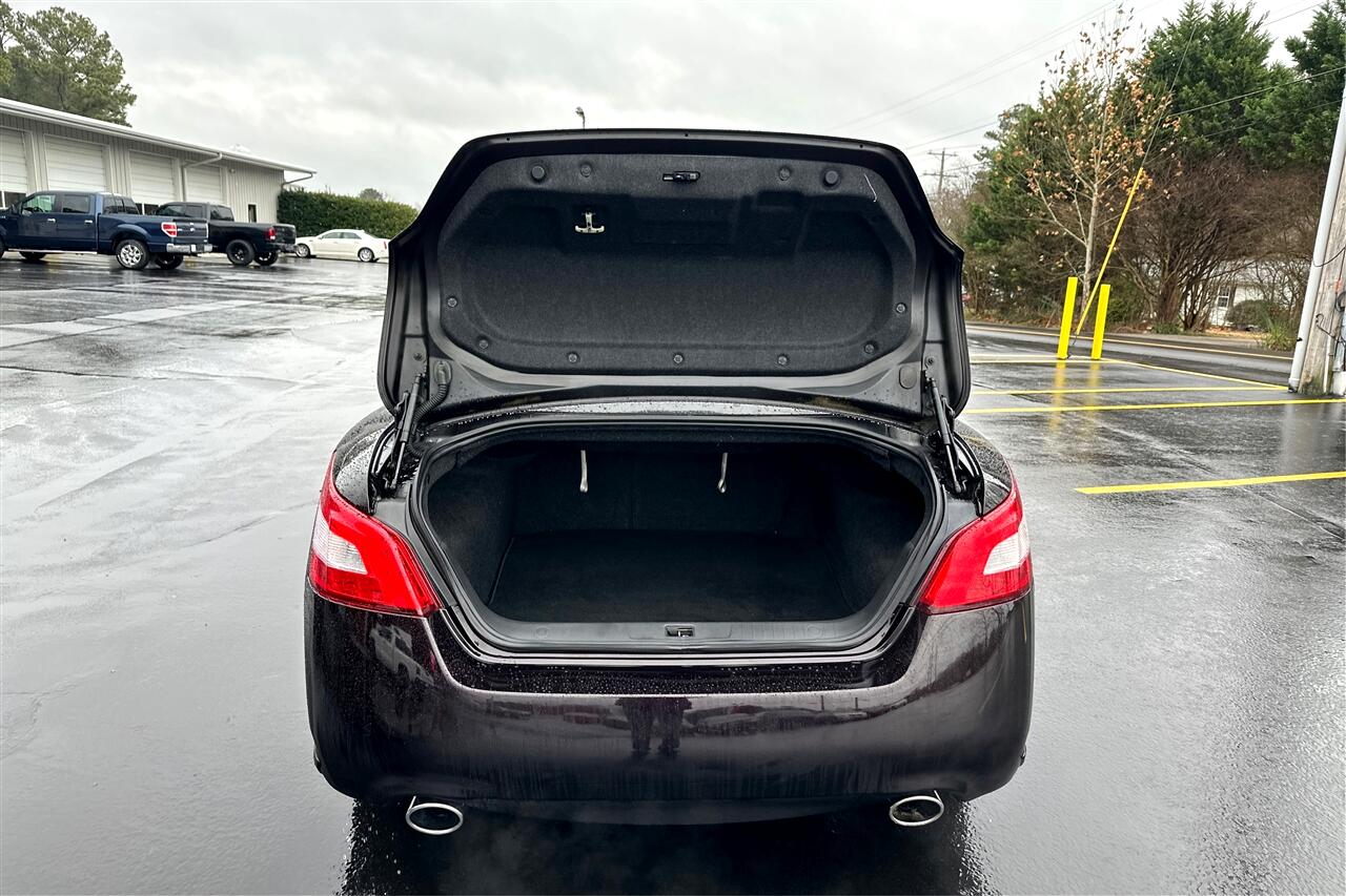 Nissan Maxima S 4D Sedan 2011