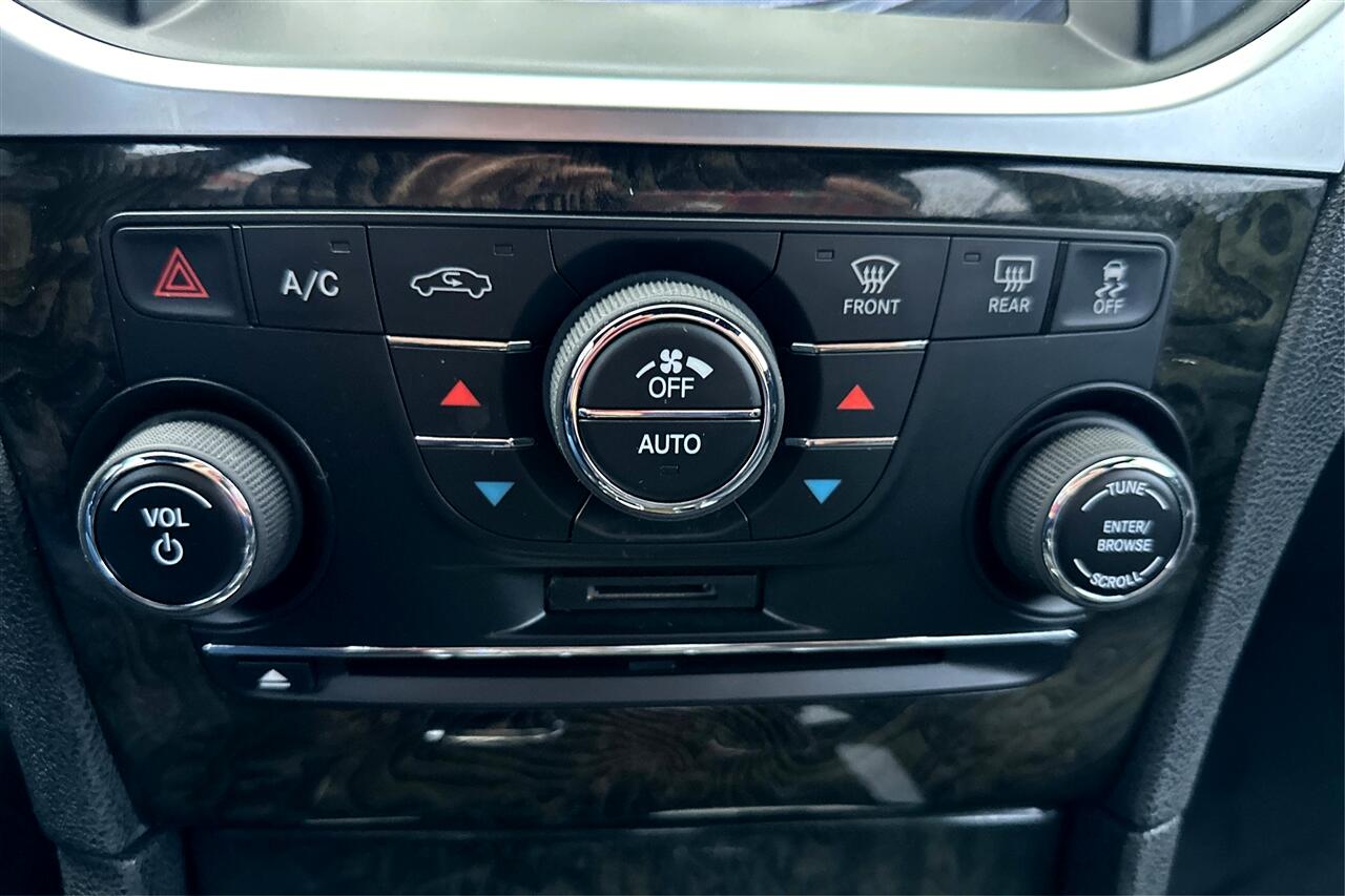 Chrysler 300 C 4D Sedan V6 2013