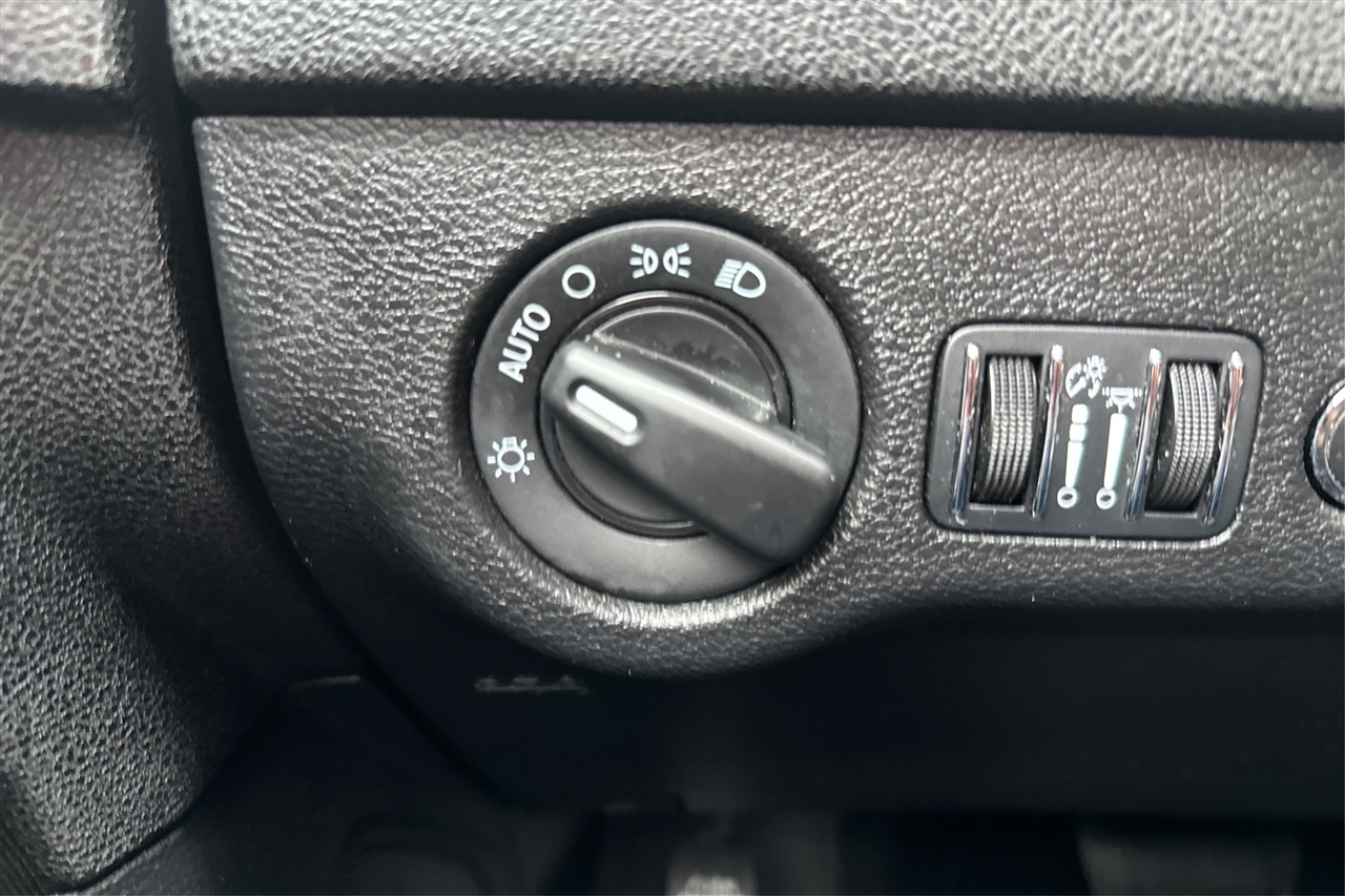 Dodge Charger SXT 4D Sedan 2022