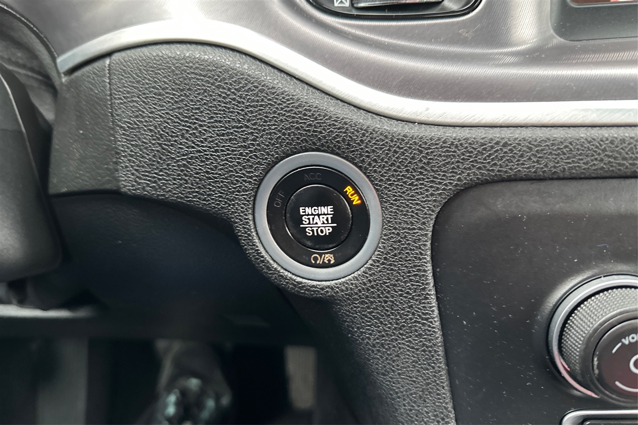 Dodge Charger SXT 4D Sedan 2022