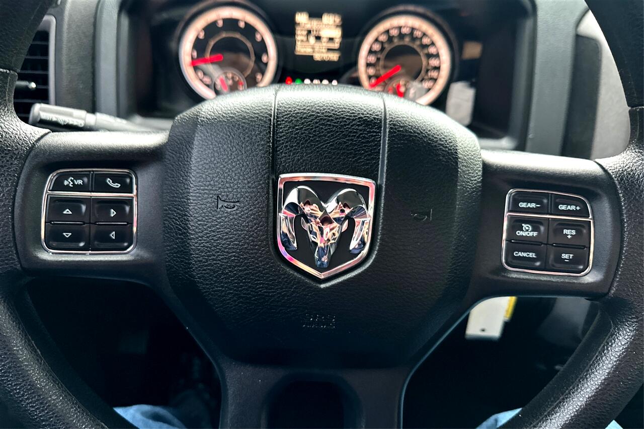 RAM 1500 ST Crew Cab 4WD 2017