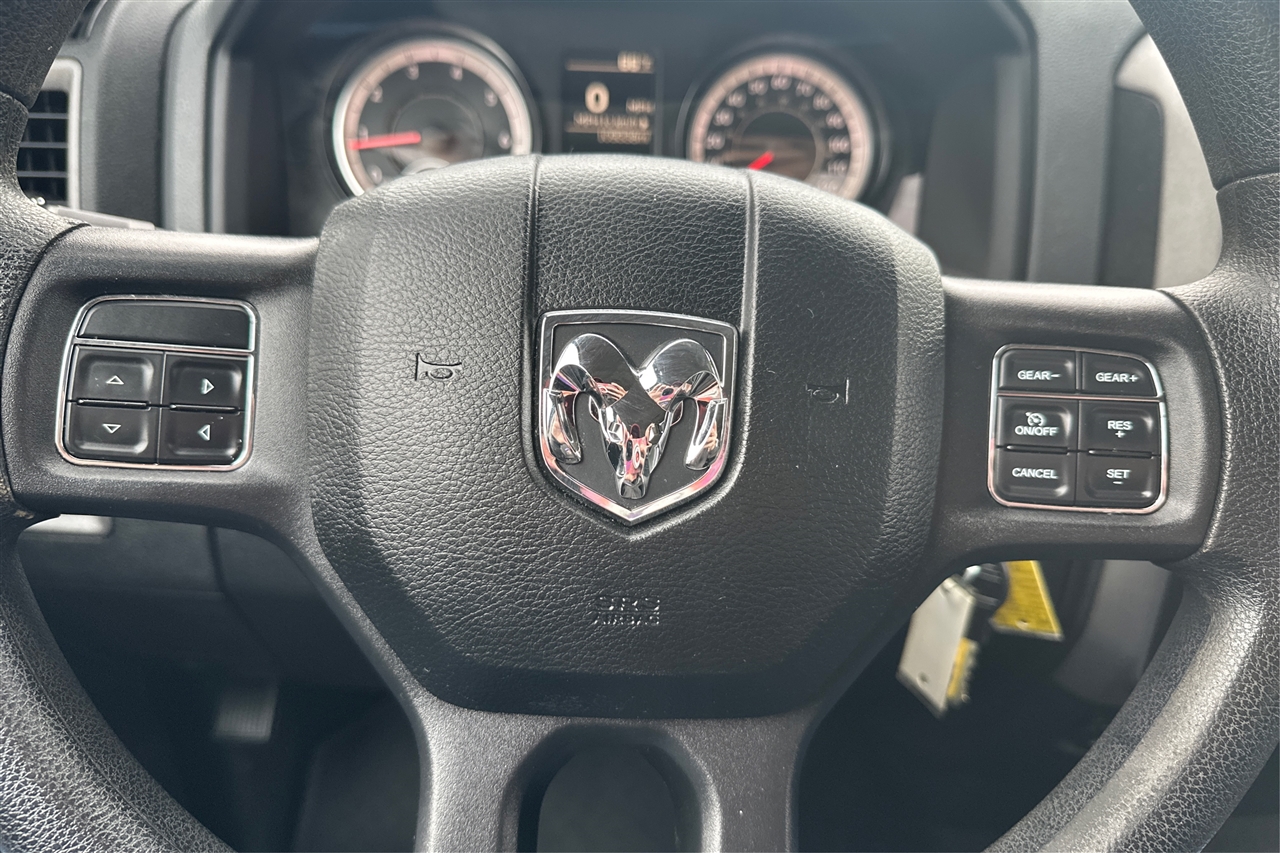 RAM 1500 ST Crew Cab 4WD 2016