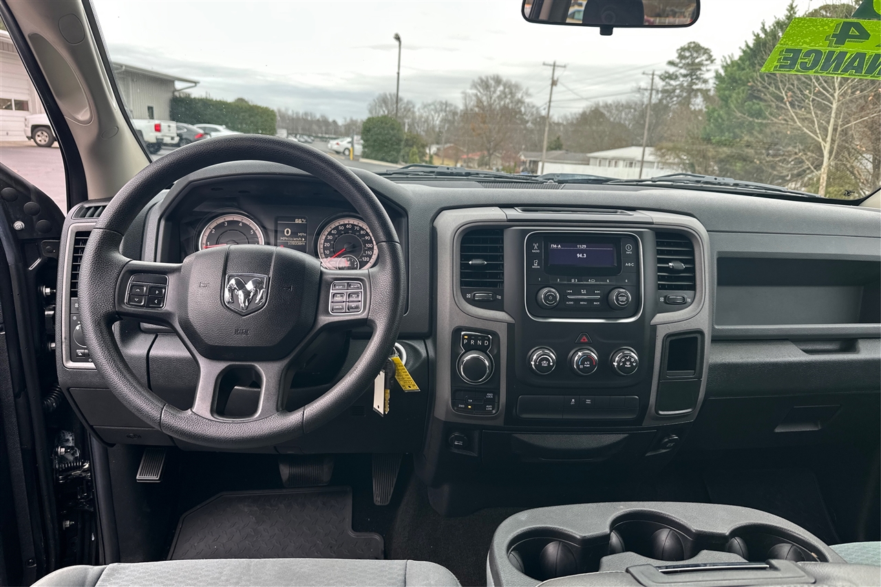 RAM 1500 ST Crew Cab 4WD 2016